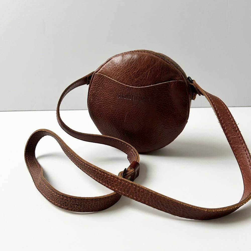 Portland Leather Almost Perfect Circle Crossbody Bag Leather Nutmeg Brown Small